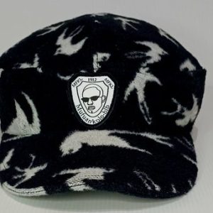 Casquette Octogonale Unisexe en Laine mélangée fond noir avec motif en jacquard hirondelle blanc