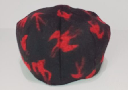 Casquette Octogonale Unisexe en Laine mélangée fond Noir avec motif en jacquard hirondelle Rouge – Image 2
