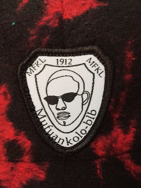 Casquette Octogonale Unisexe en Laine mélangée fond Noir avec motif en jacquard hirondelle Rouge – Image 4